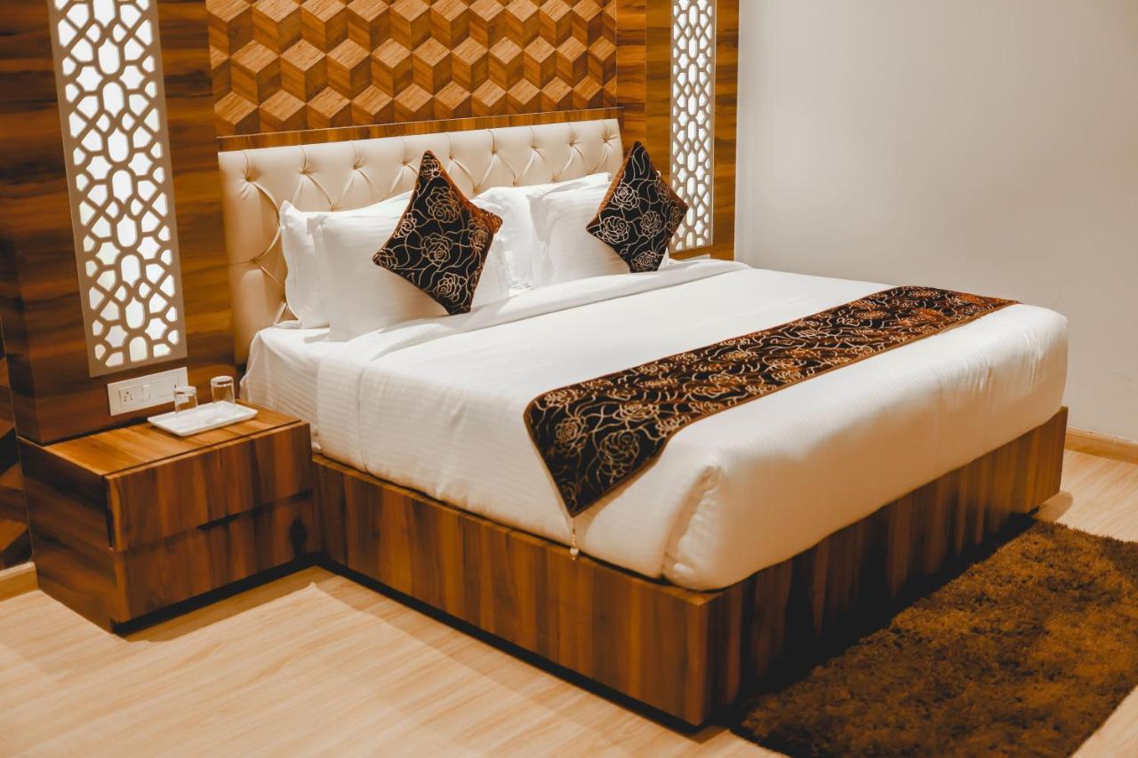 The Orlov Hotel Panipat Экстерьер фото